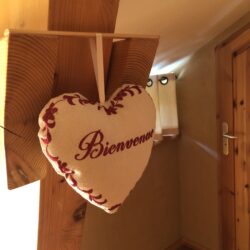 Poutre apparente avec le coeur de bienvenue