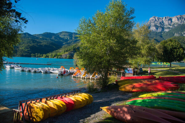 Faire du kayak sur le lac de Serre-Ponçon ou de la voile