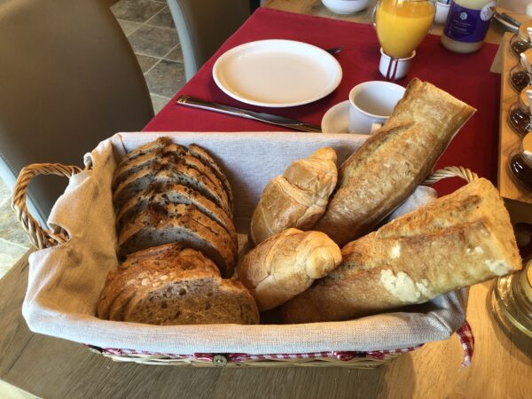 Petit-déjeuner: Pains, viennoisserie et bagettes
