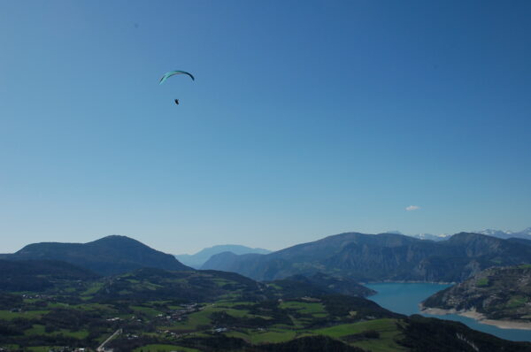 Faire du parapente soi-même ou du vol en parapente tandem